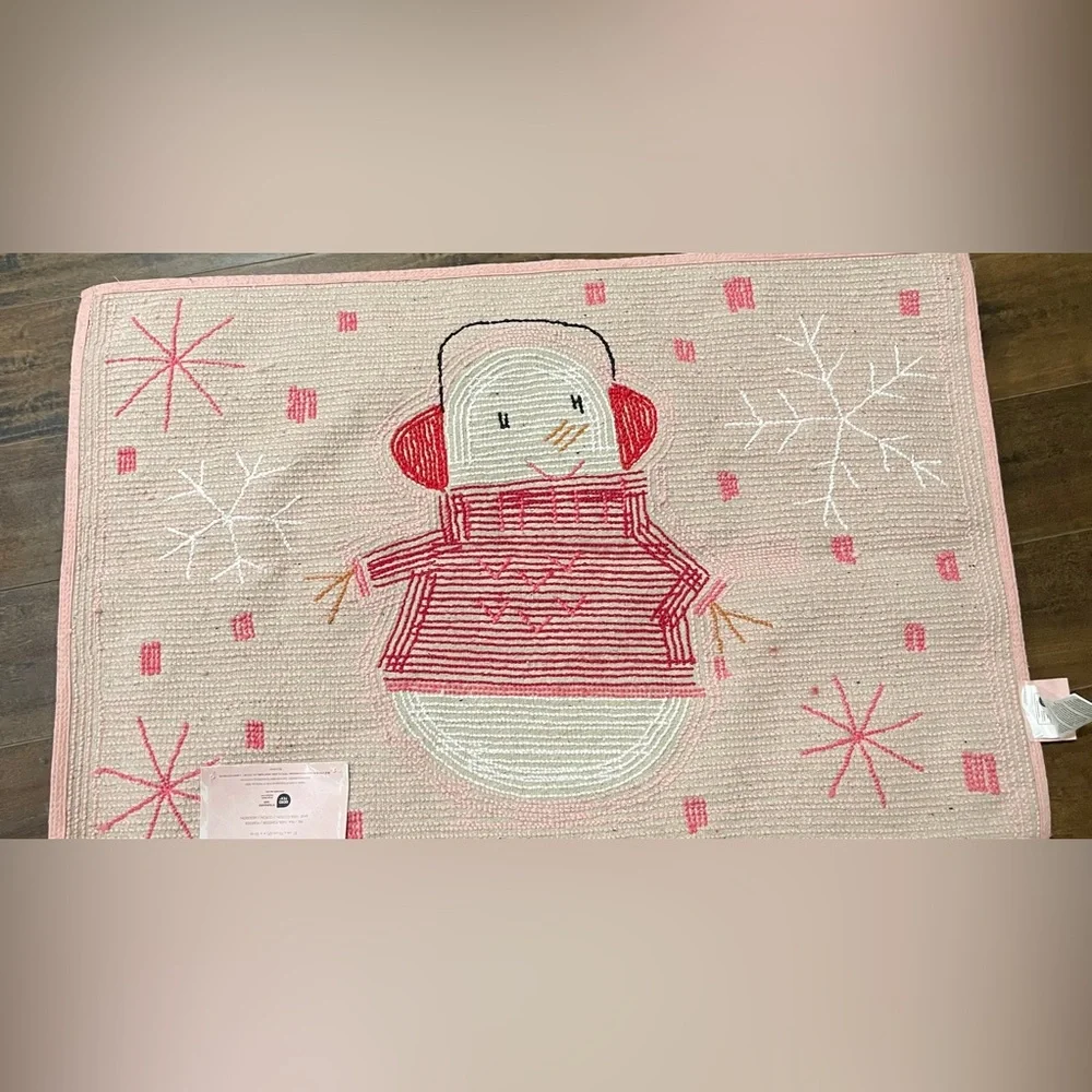 BETSEY JOHNSON Snowman Holiday Bath Rug Mat New With Tags Pink 20in x 30in